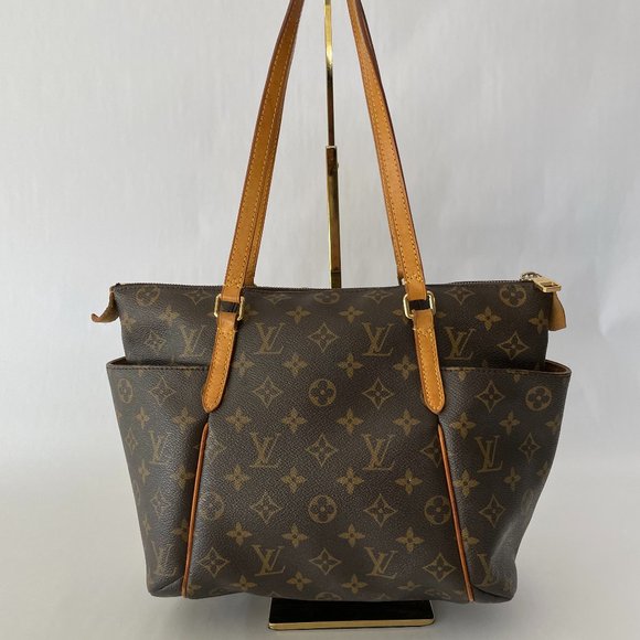 Louis Vuitton Handbags - Louis Vuitton Totally PM